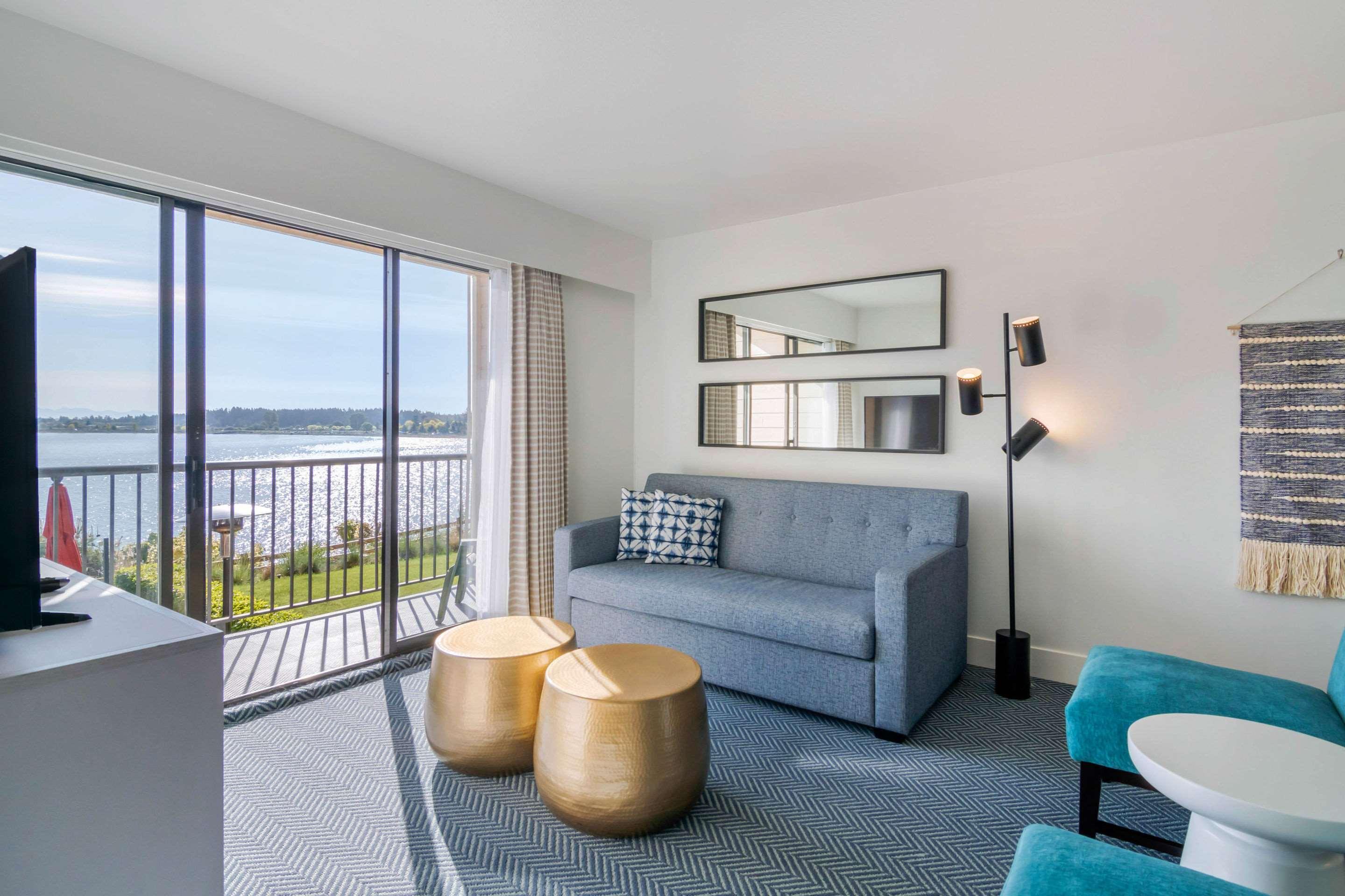 Bayside Oceanfront Resort Parksville Buitenkant foto