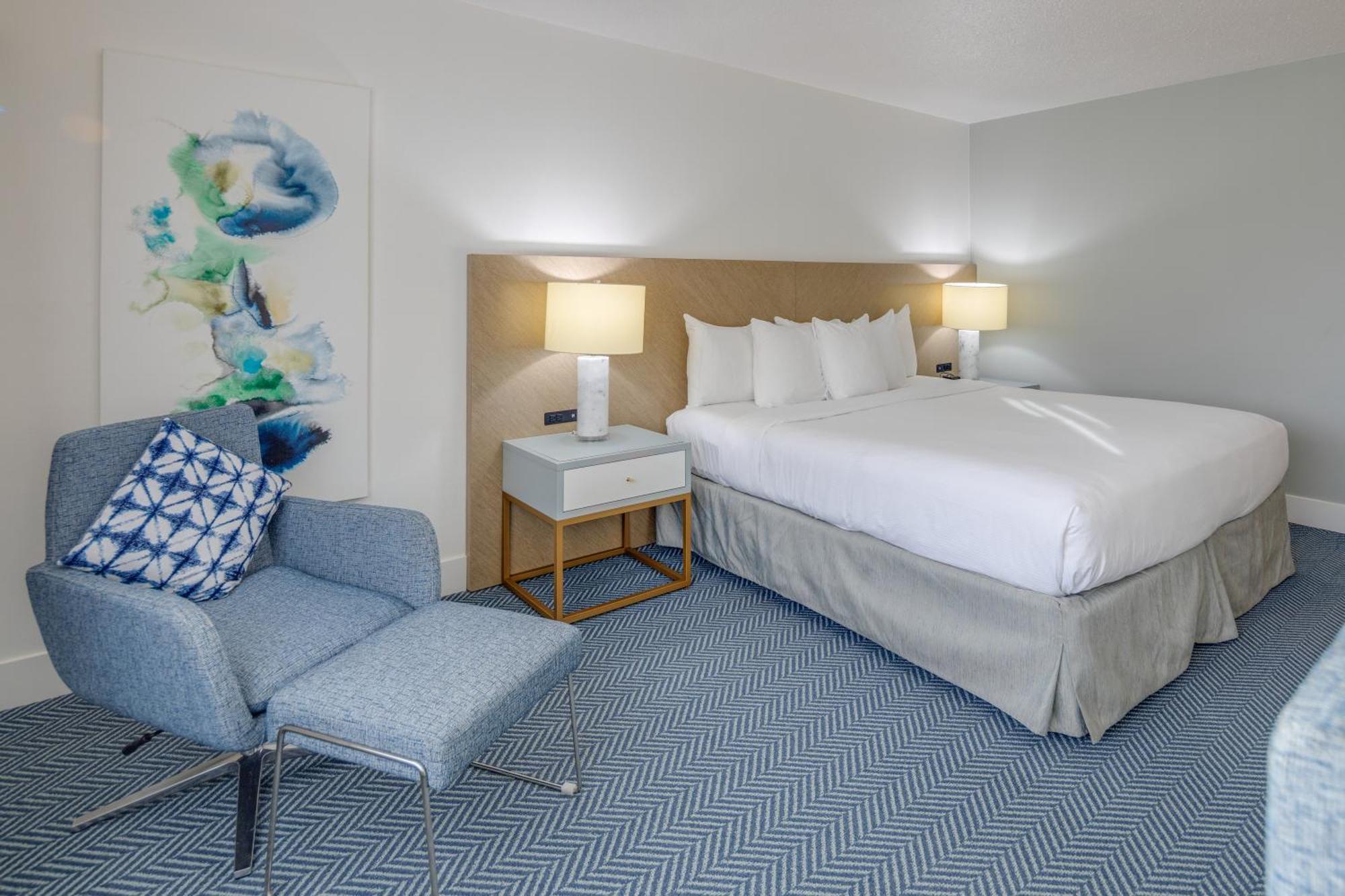 Bayside Oceanfront Resort Parksville Buitenkant foto