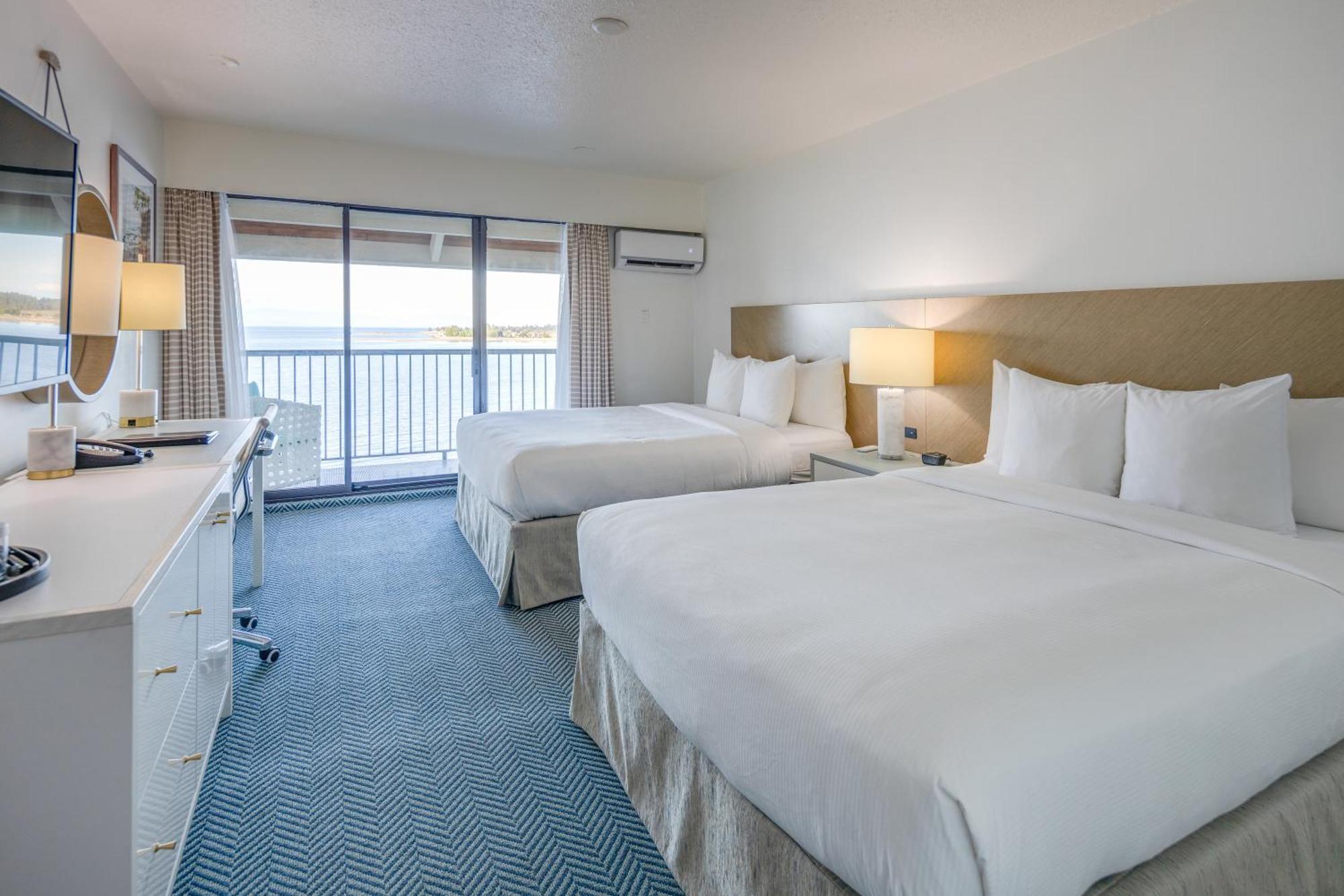 Bayside Oceanfront Resort Parksville Buitenkant foto