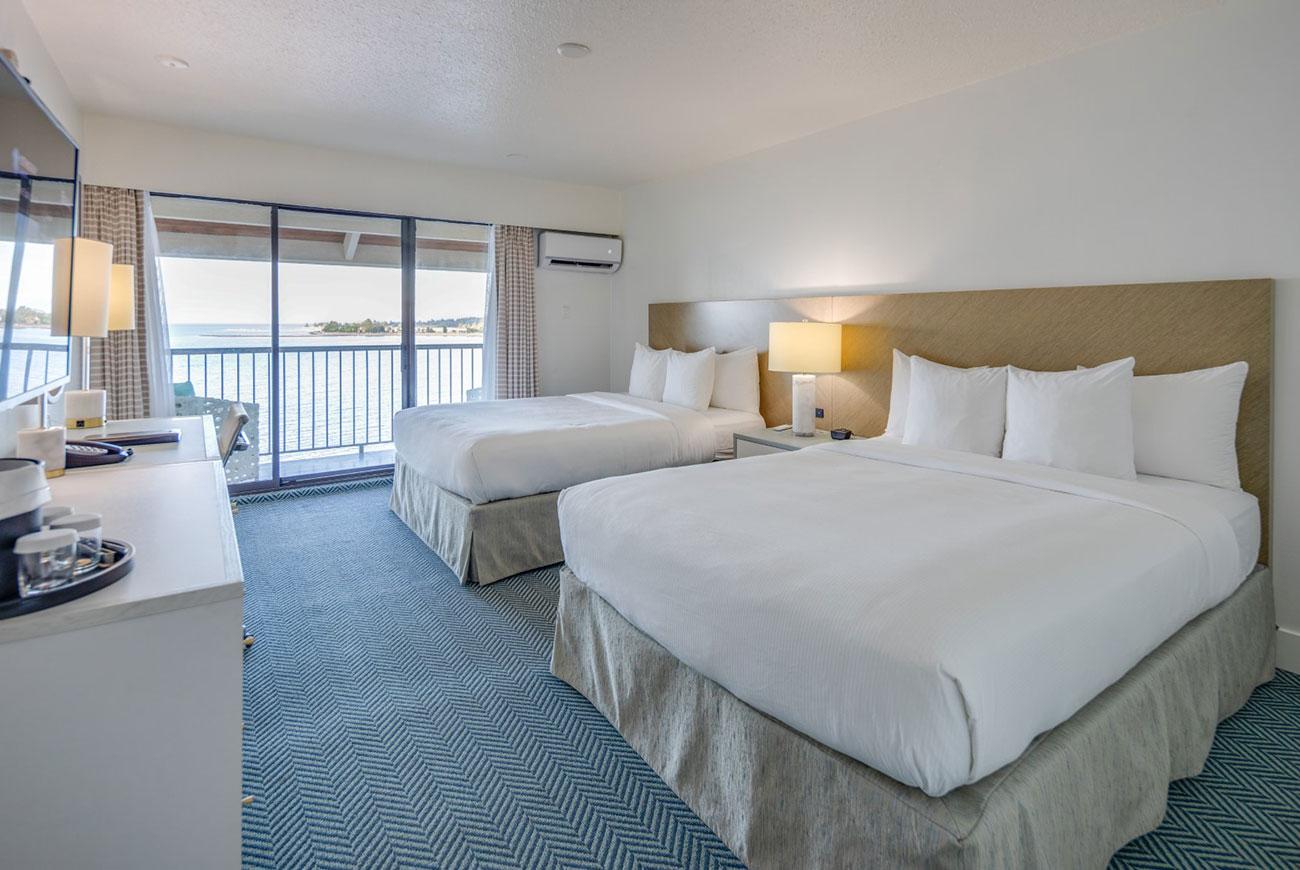 Bayside Oceanfront Resort Parksville Buitenkant foto