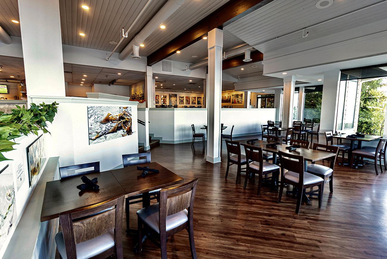 Bayside Oceanfront Resort Parksville Buitenkant foto