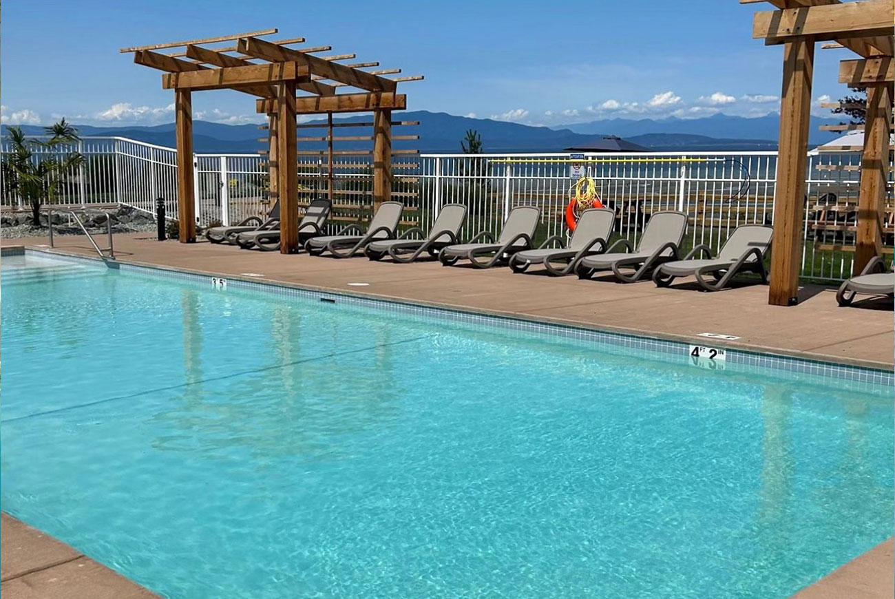 Bayside Oceanfront Resort Parksville Buitenkant foto